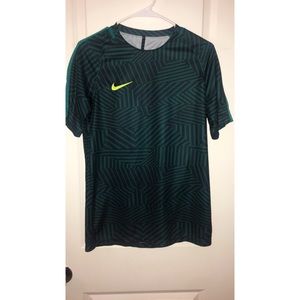 Men’s M Nike Shirt. Good Condition